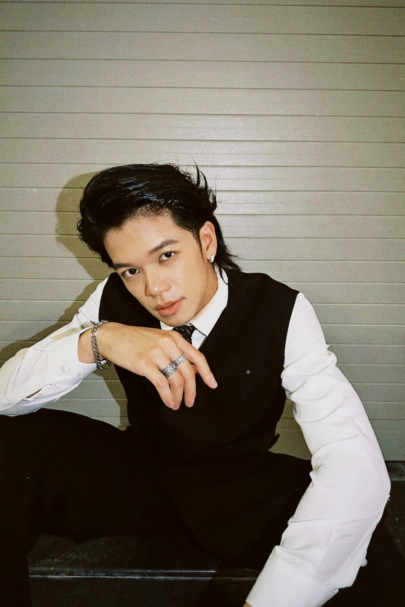 Chờ 10 năm mới hết flop, nam ca sĩ đắt show nhờ 1 bài hát bật khóc nức nở- Ảnh 3.