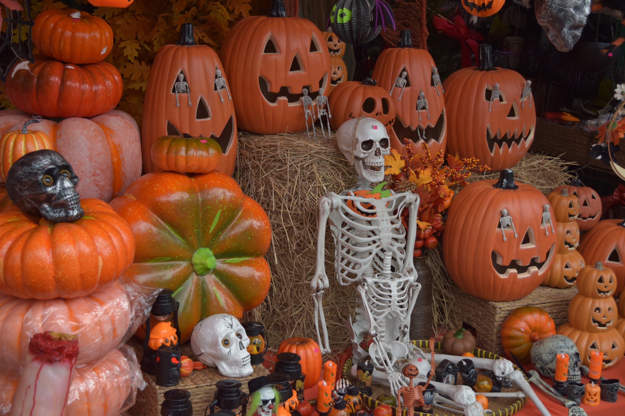 Chờ khách cuối mua Halloween - Ảnh 1.