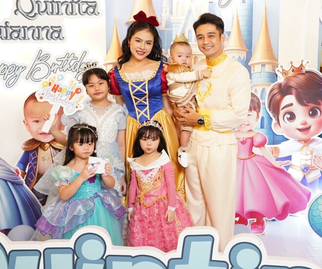 Chồng đại gia của Vân Trang tuyên bố "ngừng đẻ" sau khi có 4 con, muốn dừng lắm mà vợ vẫn sinh thêm 1 Vợ chồng Vân Trang - Hữu Quân trong buổi tiệc thôi nôi của con trai.