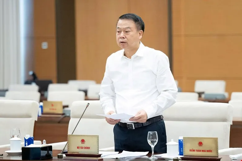 Thứ trưởng Bộ Tài chính Nguyễn Đức Chi trình bày tờ trình dự thảo Nghị quyết của Ủy ban Thường vụ Quốc hội về điều chỉnh mức giảm trừ gia cảnh của thuế thu nhập cá nhân. Thứ trưởng Bộ Tài chính Nguyễn Đức Chi trình bày tờ trình dự thảo Nghị quyết của Ủy ban Thường vụ Quốc hội về điều chỉnh mức giảm trừ gia cảnh của thuế thu nhập cá nhân. Ảnh: Việt Thắng