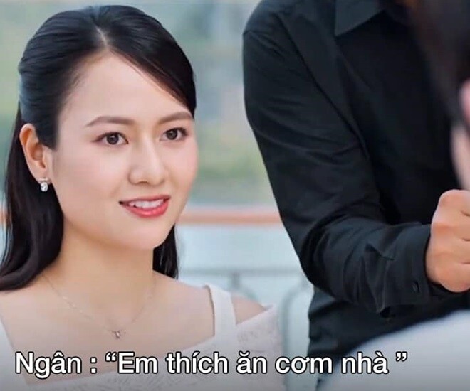 Chủ du thuyền gây tranh cãi trên VTV khoe bữa cơm cùng bạn thân Phương Oanh, khán giả thi nhau nói thiếu 1 thứ! 1 Chủ du thuyền gây tranh cãi trên VTV khoe bữa cơm cùng bạn thân Phương Oanh, khán giả thi nhau nói thiếu 1 thứ! - 1