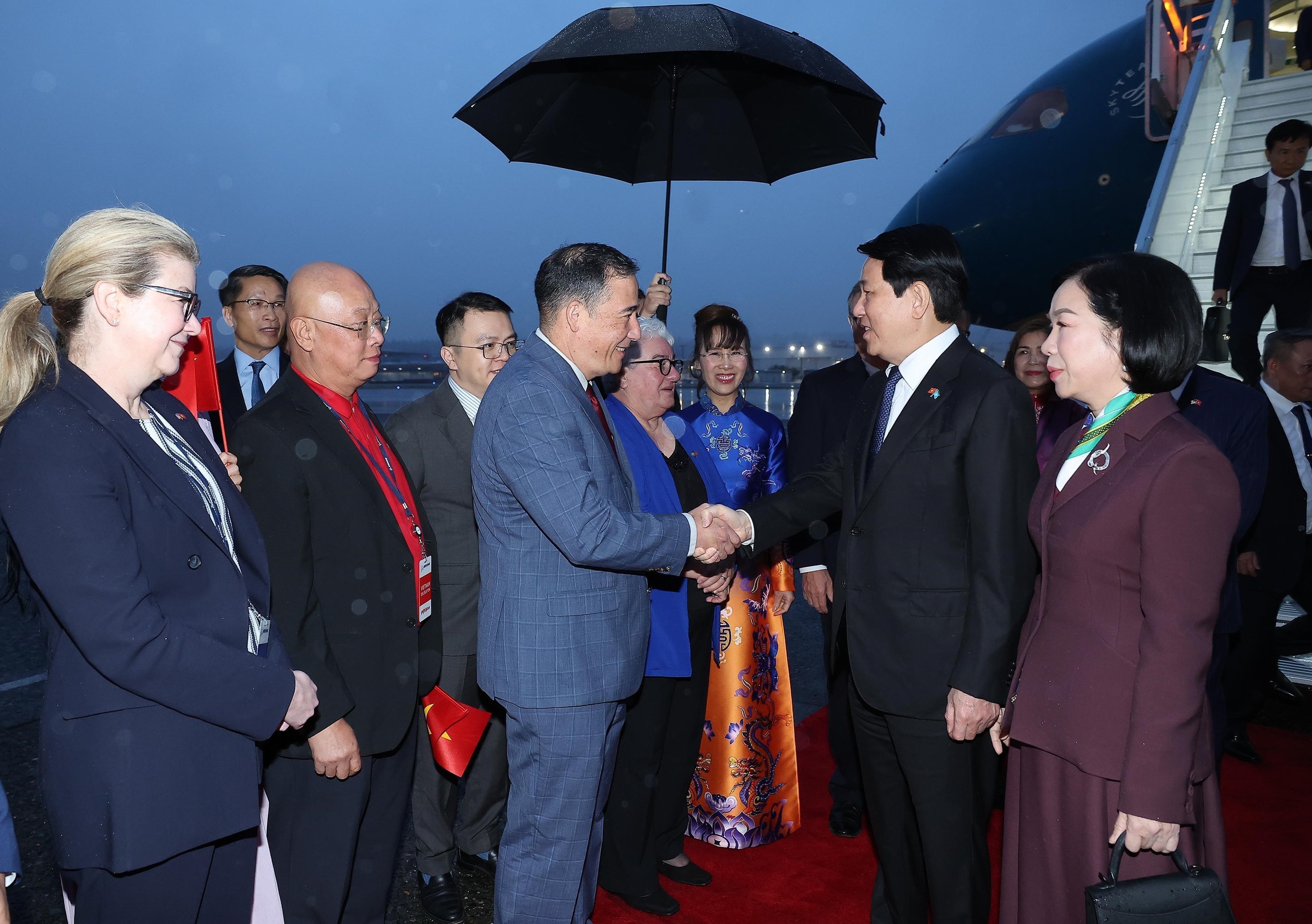 Chủ tịch nước Lương Cường đến Seattle, bắt đầu các hoạt động song phương tại Mỹ - Ảnh 1.