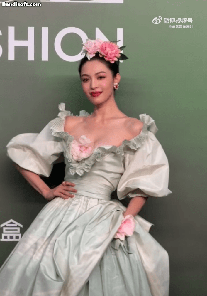 Tất cả họa sĩ trên đời đều muốn đưa mỹ nhân này vào tranh: Vẻ đẹp đáng giá ngàn vàng, đóa hoa độc lạ nhất showbiz - Ảnh 1. Tất cả họa sĩ trên đời đều muốn đưa mỹ nhân này vào tranh: Vẻ đẹp đáng giá ngàn vàng, đóa hoa độc lạ nhất showbiz - Ảnh 1.