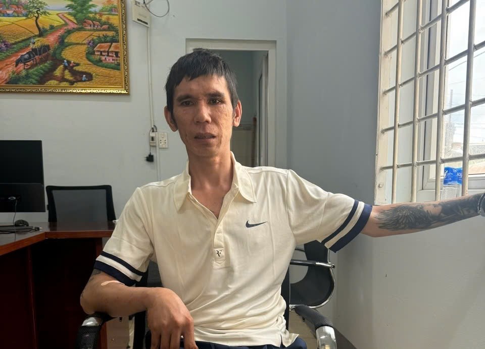 Chứng kiến giây phút bị kề dao vào cổ , người phụ nữ kể lại 2 Vụ thảm án ở Đắk Lắk: Người phụ nữ kể lại giây phút bị kề dao vào cổ, cướp xe máy - Ảnh 2.