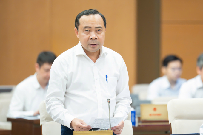 Thứ trưởng Thường trực Bộ Khoa học và Công nghệ Vũ Hải Quân trình dự án Luật Chuyển đổi số sáng 16/10. Ảnh: Cổng TTĐT Quốc hội