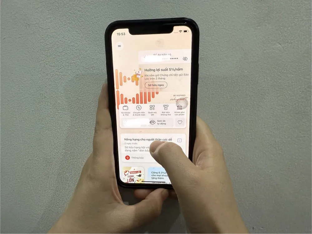 Chủ tài khoản khó nhận lại số tiền đã chuyển nhầm vào tài khoản người khác. Ảnh minh họa: NGUYỄN CHÍNH chuyển nhầm tiền