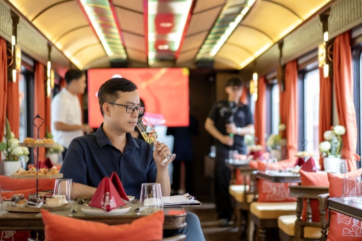 Chuyến tàu hơn 200 triệu đồng/người ở Việt Nam có gì khiến du khách mê mẩn? - 5