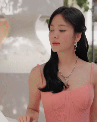 Song Hye Kyo tuổi trung niên khiến chị em ngưỡng mộ vì vóc dáng đại mỹ nhân: Cô ấy tập môn thể thao gì thế?- Ảnh 2.