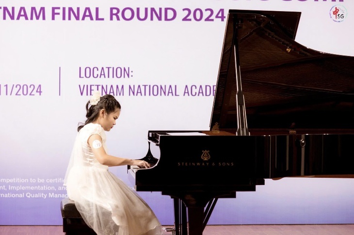 Cô bé khiếm thị thắp sáng sân khấu piano quốc tế - Ảnh 1.