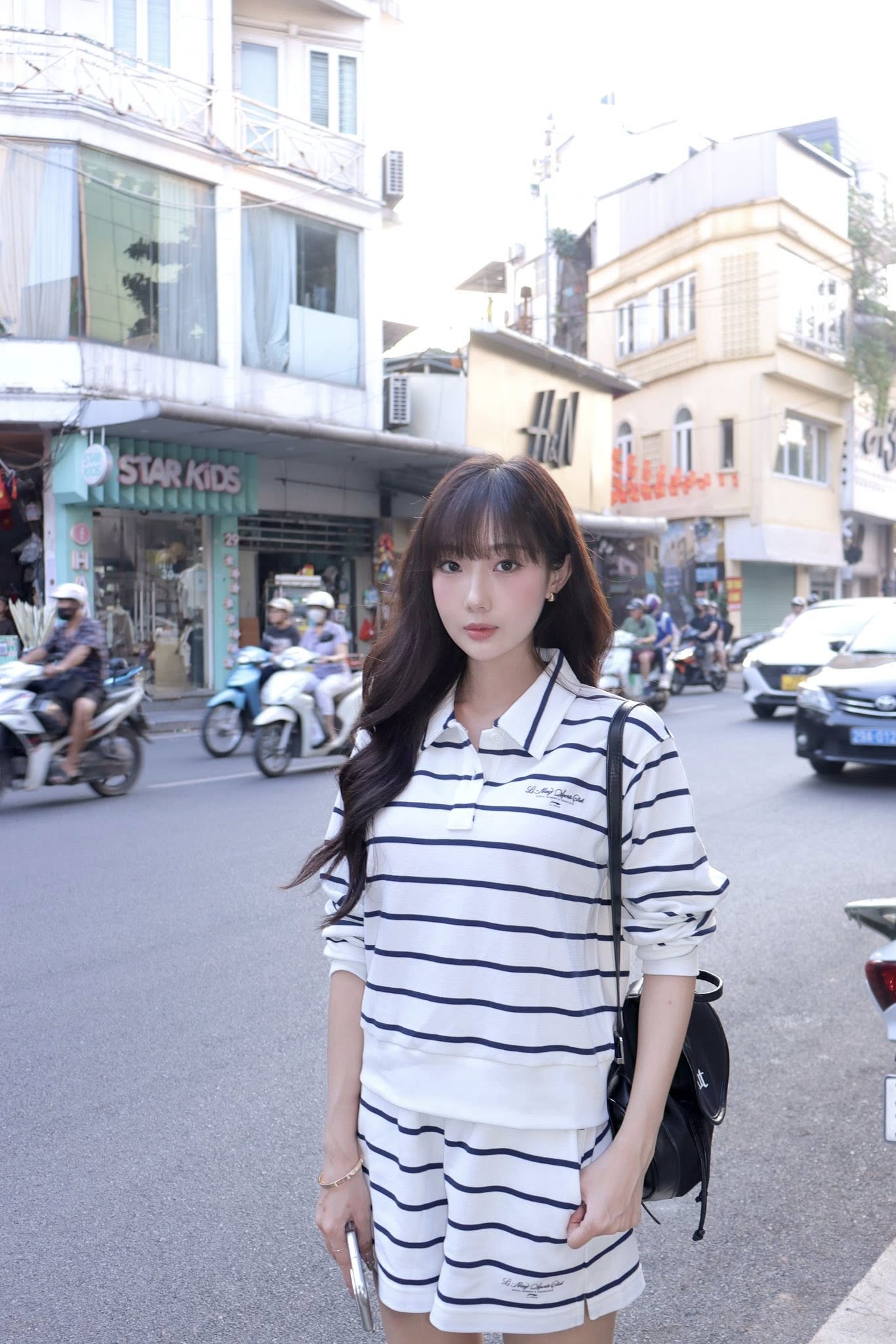 Cô gái bị người lạ tấn công, nhổ nước bọt ở Hồ Gươm, còn bị nói: "Vì xinh nên mới bị thế" - Ảnh 1.