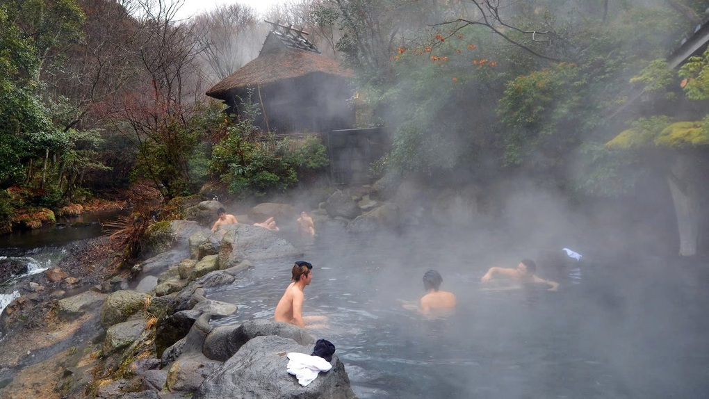 Có gì bên trong suối nước nóng khỏa thân ở Nhật Bản - 1