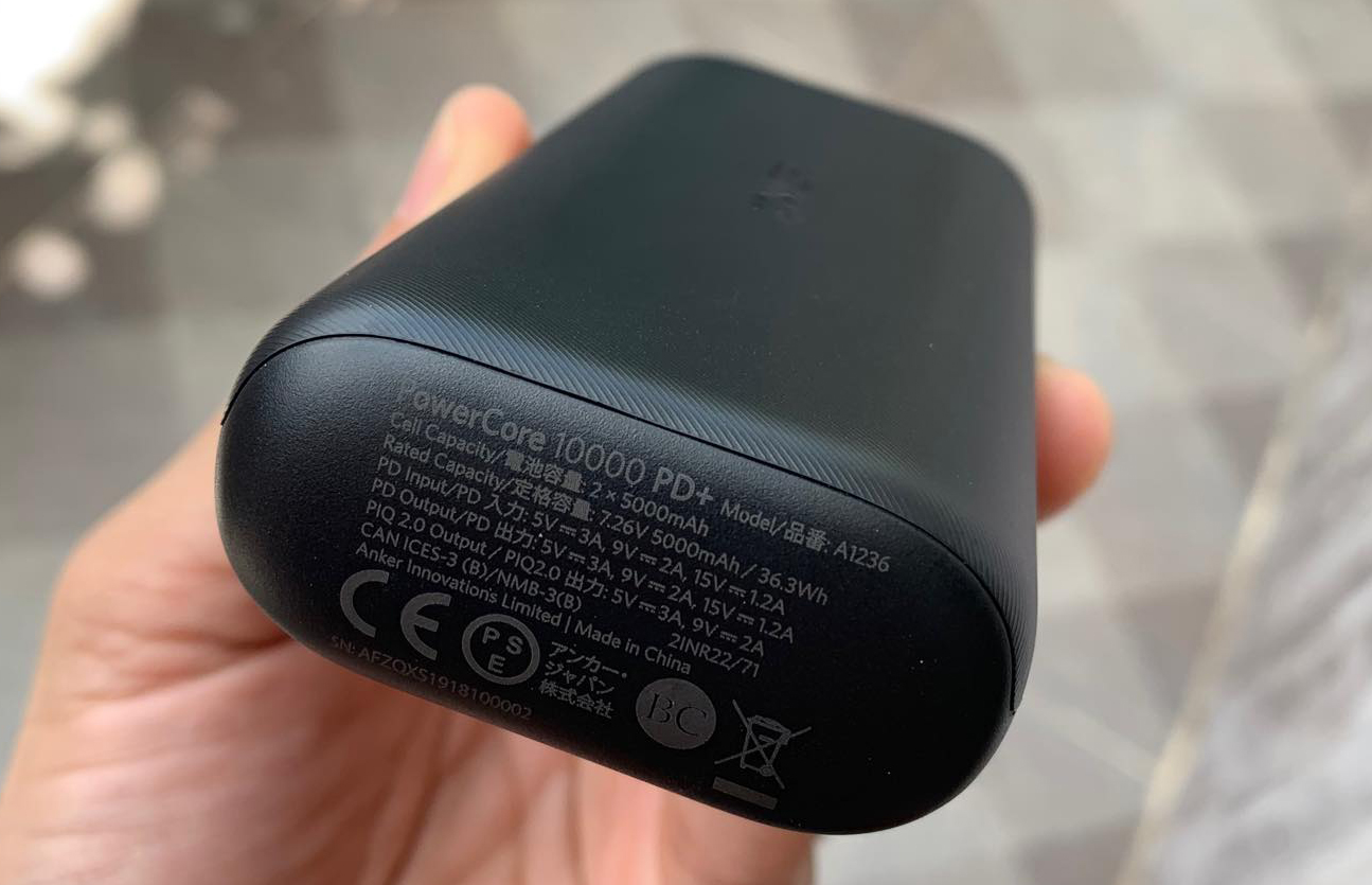 Từ tháng 10, du khách không được mang pin sạc dự phòng lên máy bay của 13 hãng này: Có hãng chỉ hạn chế- Ảnh 1. Từ tháng 10, du khách không được mang pin sạc dự phòng lên máy bay của 13 hãng này: Có hãng chỉ hạn chế- Ảnh 1.