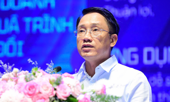 Ông Mai Sơn - Phó cục trưởng Cục Thuế tại hội nghị sáng 8/10 ở TP HCM. Ảnh: Tuổi trẻ