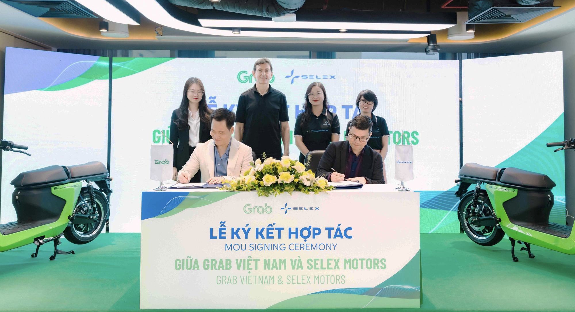 Tài xế Grab nhận hỗ trợ 10 triệu đồng khi đi xe điện của hãng Việt này: Có thể đổi pin ở trạm Petrolimex- Ảnh 1.