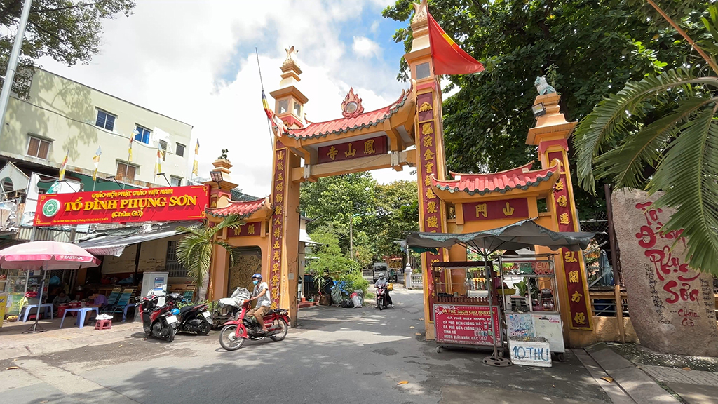 Cội bạch mai cổ thụ trăm tuổi và những câu chuyện Kỳ diệu tại chùa Gò - Ảnh 1.