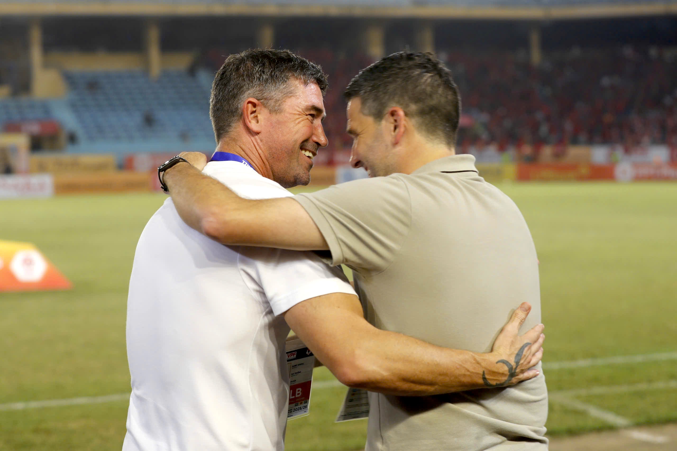 'Cối xay' V-League khắc nghiệt, càng giúp HLV nội lên tay?- Ảnh 2. 'Cối xay' V-League khắc nghiệt, càng giúp HLV nội lên tay?- Ảnh 2.