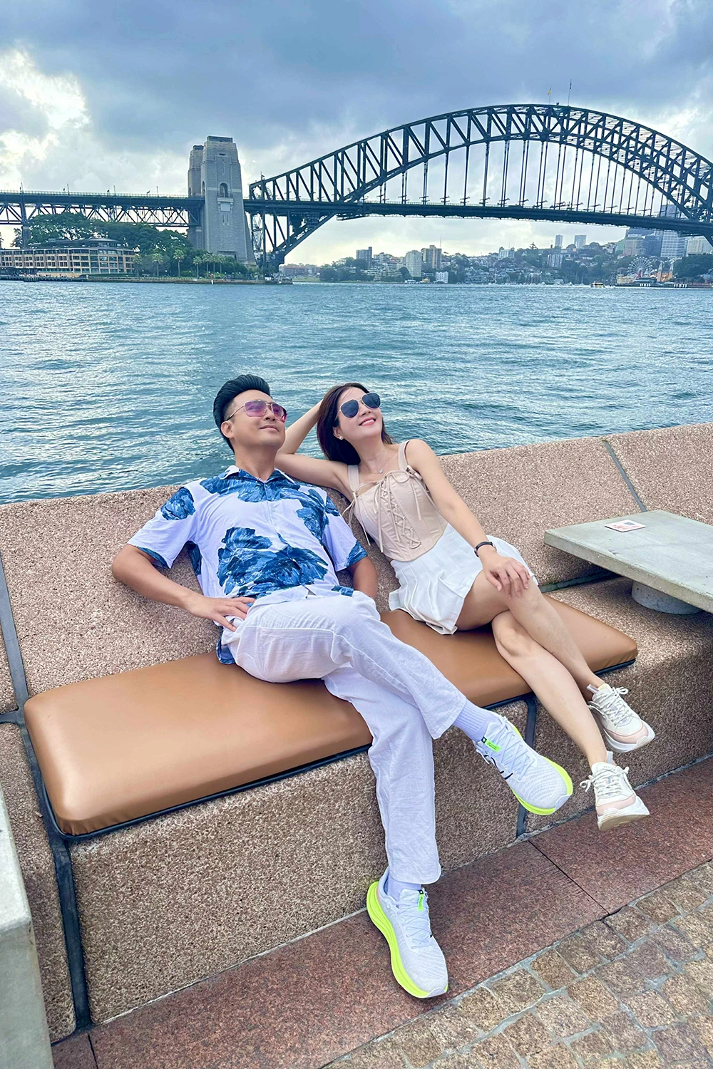 Vợ chồng Kha Ly - Thanh Duy trốn con đi hẹn hò riêng ở Úc.