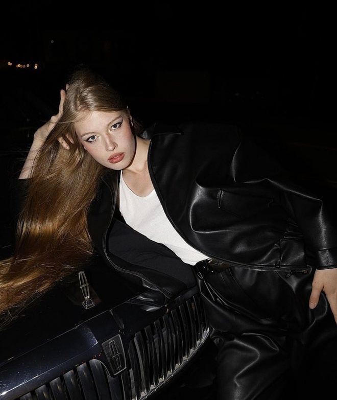 Con gái chuyển giới của Elon Musk debut tại New York Fashion Week, màn hét lớn độc lạ thành tâm điểm- Ảnh 19. Con gái chuyển giới của Elon Musk debut tại New York Fashion Week, màn hét lớn độc lạ thành tâm điểm- Ảnh 19.