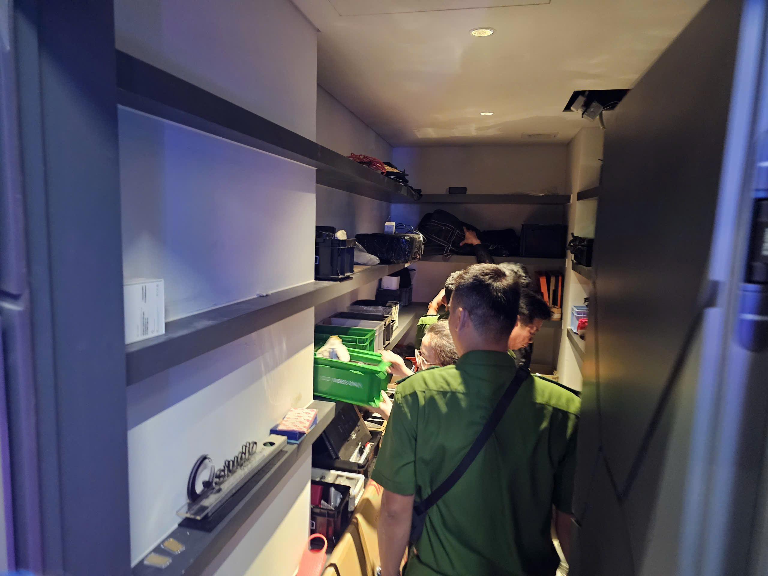 Công an TP HCM triển khai nhiều mũi trinh sát triệt phá chuyên án Ngân 98 - Ảnh 2.