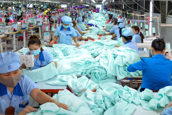 Công nhân làm việc tại nhà máy Garmex Tân Mỹ. Ảnh:GMC