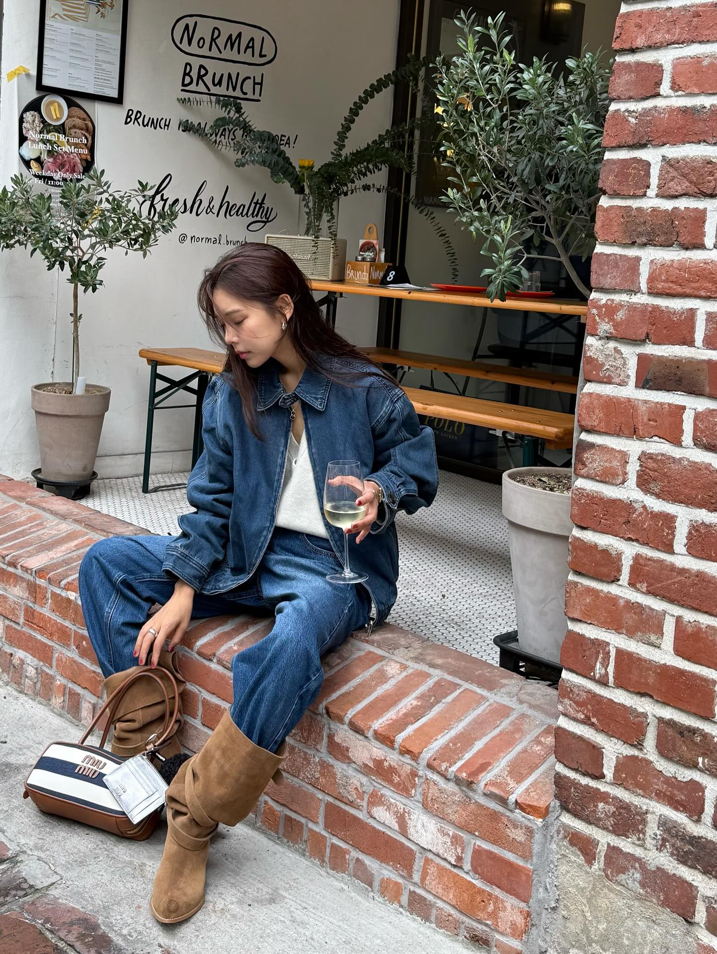 Cu mac 4 mau ao khoac nay la tre ra