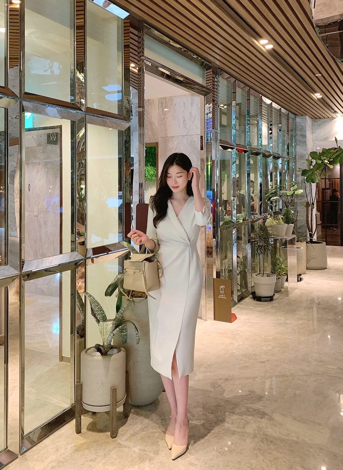 4 món thời trang công sở hack dáng đỉnh nhất: Cứ mặc lên là cao ráo và thon thả hơn hẳn- Ảnh 9.