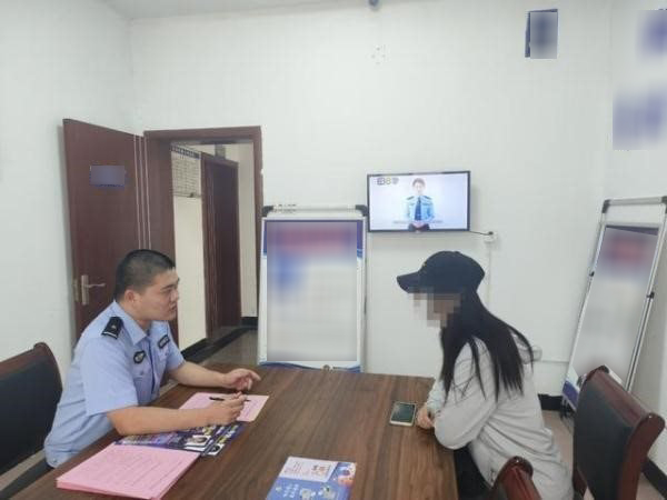 Cung cấp số tài khoản cho công ty để nhận lương, cô gái sinh năm 2000 bất ngờ nhận được hàng loạt “giấy báo nợ”, bị phong toả thẻ ngân hàng- Ảnh 1.