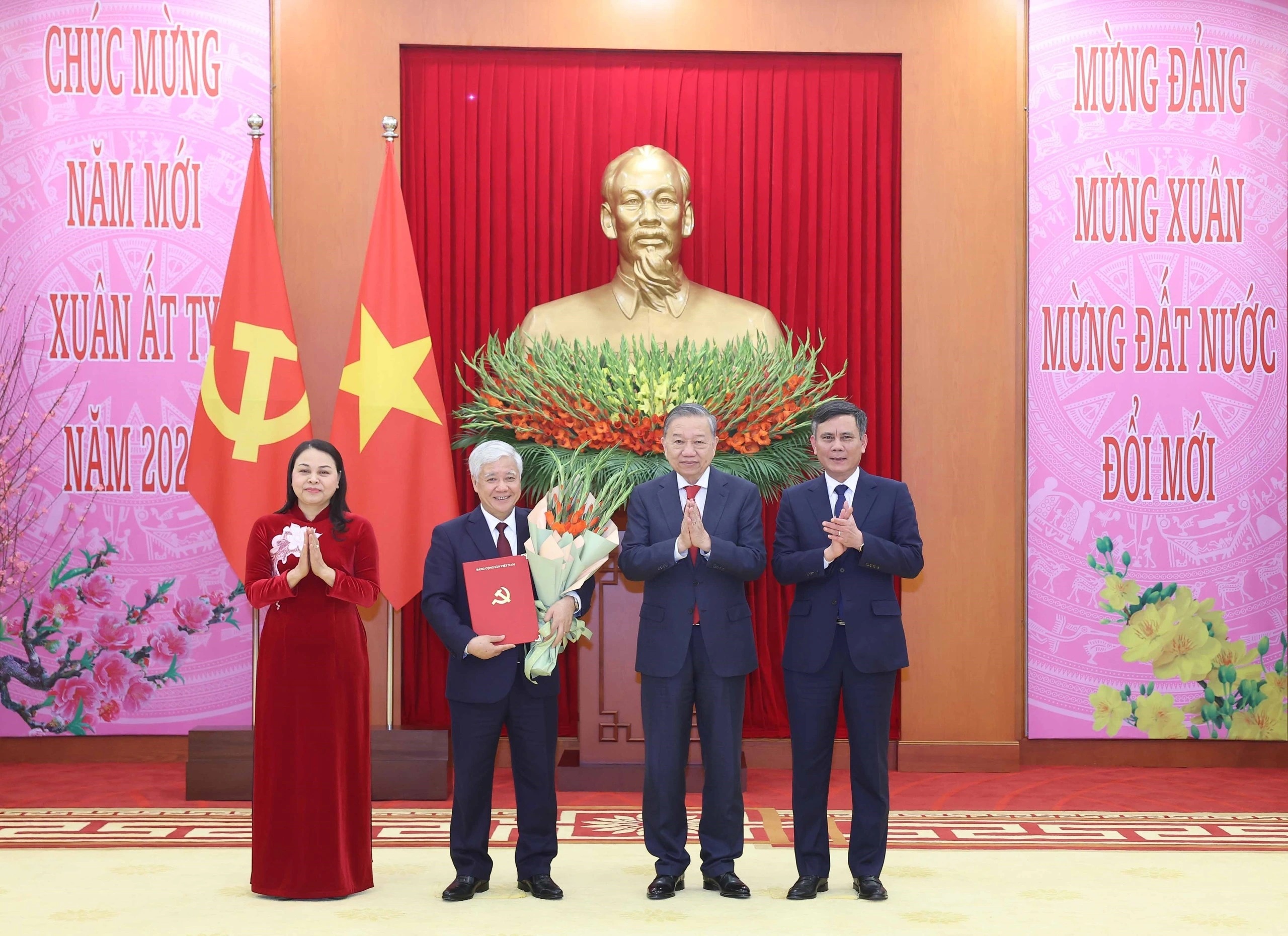 Củng cố khối đại đoàn kết toàn dân tộc 1 Củng cố khối đại đoàn kết toàn dân tộc - Ảnh 1.