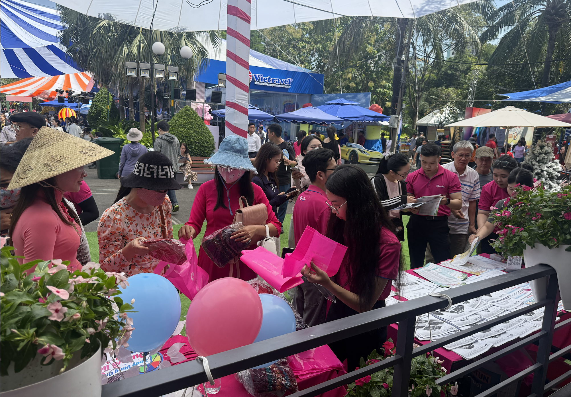 Cuối tuần săn tour giảm giá 