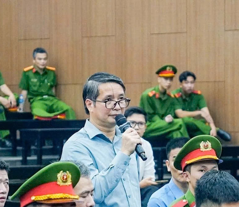 Cựu phó Chủ nhiệm Văn phòng Quốc hội: Bị cáo rất đau xót vì dễ dãi dẫn đến sai phạm- Ảnh 1. Cựu phó Chủ nhiệm Văn phòng Quốc hội: Bị cáo rất đau xót vì dễ dãi dẫn đến sai phạm- Ảnh 1.