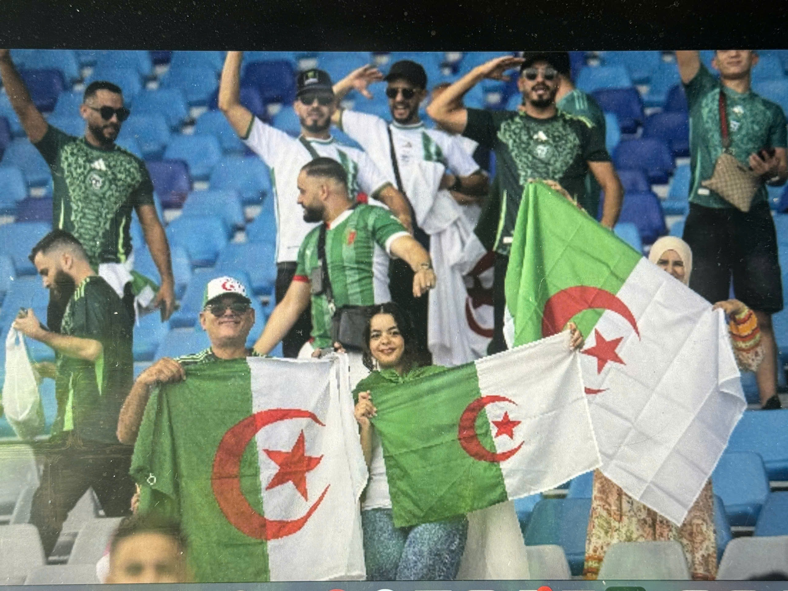 Cựu sao Man City tỏa sáng, Algeria đoạt vé dự World Cup sau 12 năm 1 Cựu sao Man City tỏa sáng, Algeria đoạt vé dự World Cup sau 12 năm - Ảnh 1.