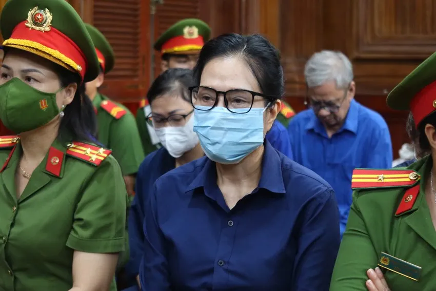 Bị cáo Lê Thúy Hằng - cựu tổng giám đốc SJC, tại tòa. Ảnh: TRẦN MINH cuu-tong-giam-doc-sjc-le-thuy-hang-khang-cao-xin-giam-nhe-hinh-phat.jpeg