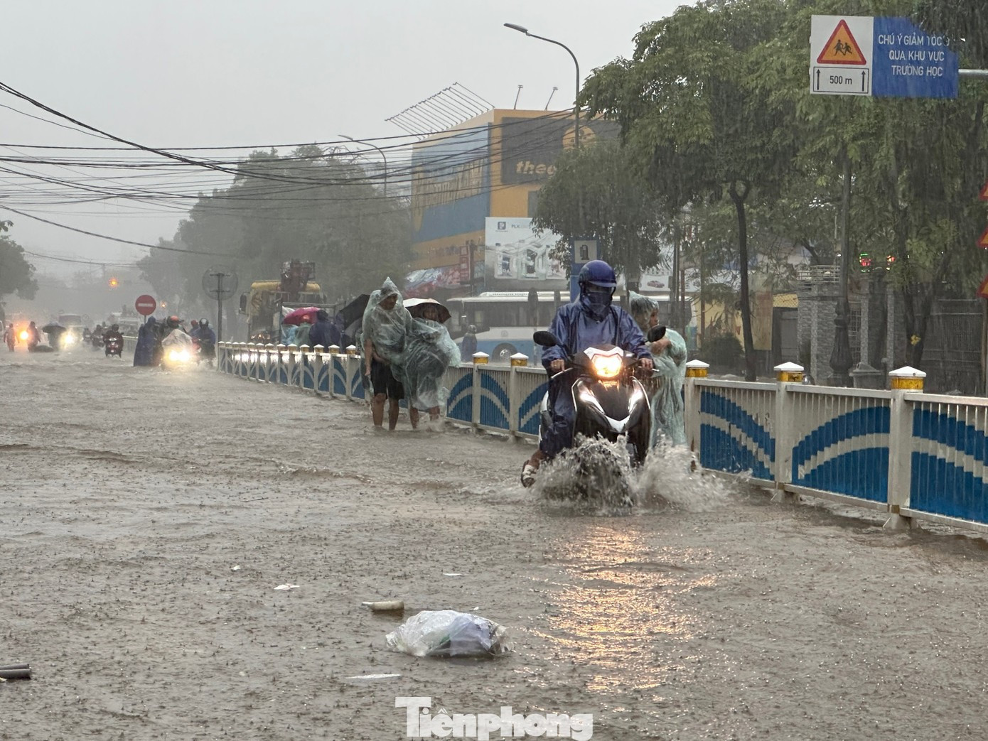 Huế - Đà Nẵng mưa lớn trở lại- Ảnh 1.