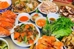 Nàng dâu Hải Phòng ấn tượng với mâm cỗ quê chồng, có món nướng than thơm nức mũi