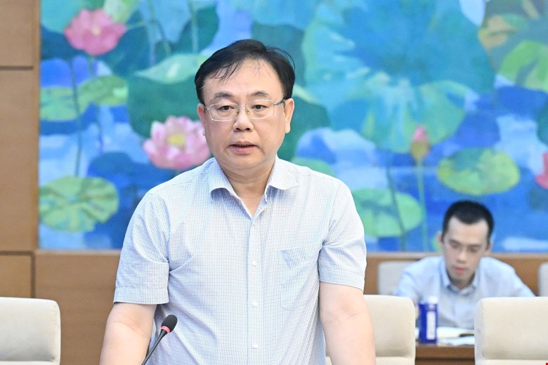 - Ảnh 1. Đại biểu Quốc hội Nguyễn Công Long nêu vấn đề vụ án gà lôi trắng. Ảnh: Phạm Thắng - Ảnh 1.