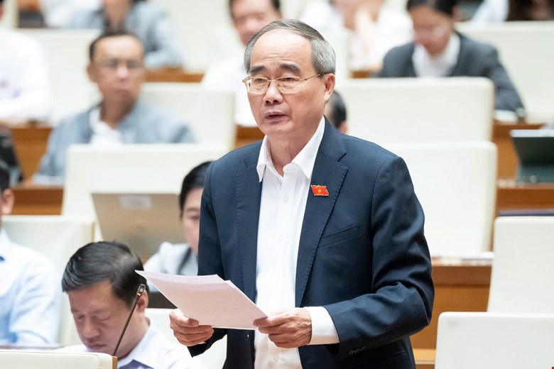 - Ảnh 1. Đại biểu Nguyễn Thiện Nhân đề xuất tăng tuổi nghỉ hưu trước năm 2035 - Ảnh 1.