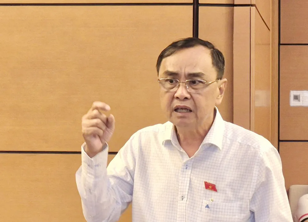 Đại biểu Nguyễn Minh Hoàng (đoàn TP.HCM) cho biết hiện nay, tình trạng bắt cóc online diễn ra hết sức nguy hiểm, khiến người dân bất an. Ảnh: AH sua_bat-coc-online-2013-1271.jpg