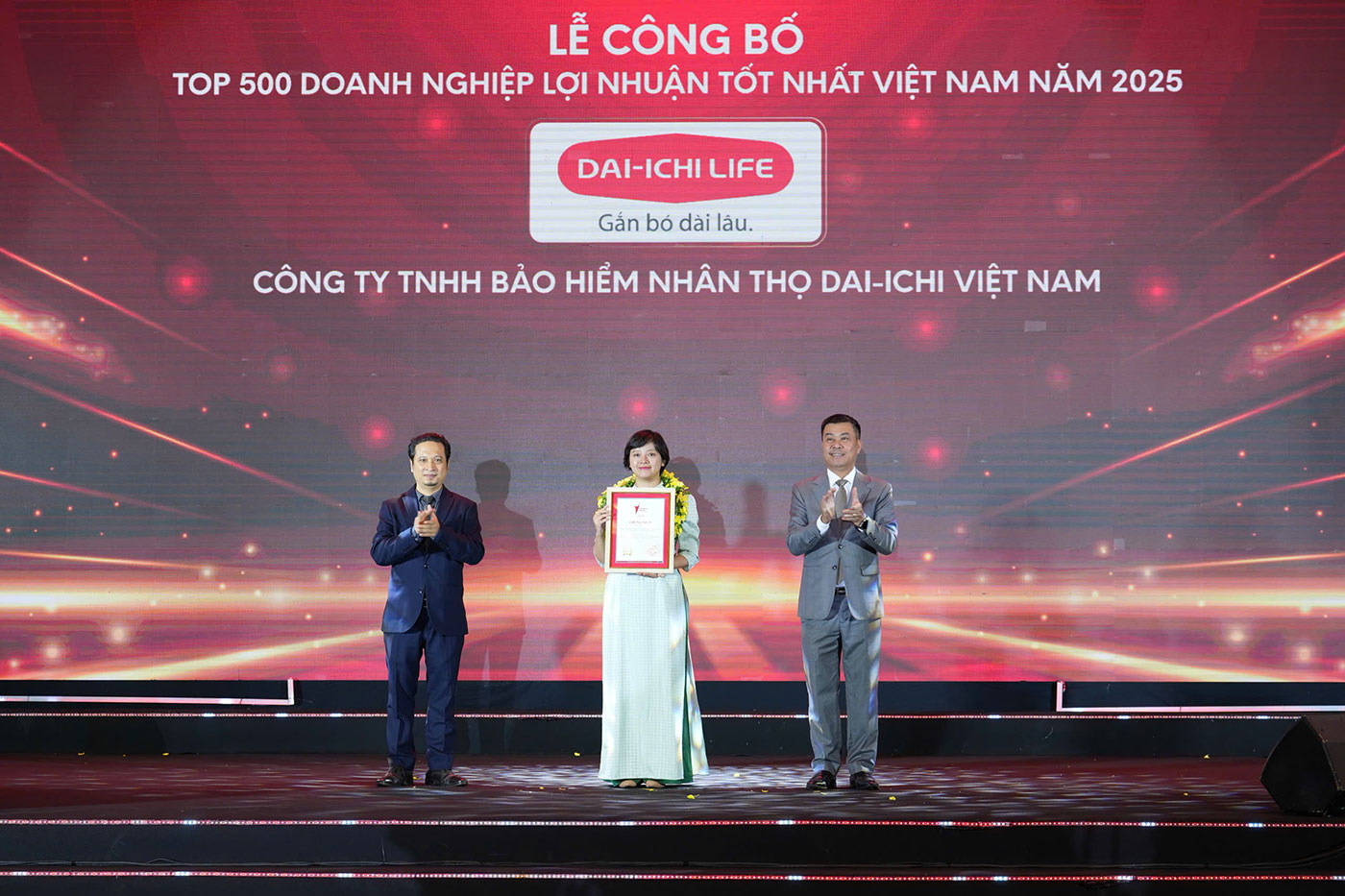Dai-ichi Life Việt Nam vinh dự nhận 'Top 500 Doanh nghiệp Lợi nhuận tốt nhất Việt Nam' 1 Dai-ichi Life Việt Nam vinh dự nhận 'Top 500 Doanh nghiệp Lợi nhuận tốt nhất Việt Nam' - Ảnh 1.