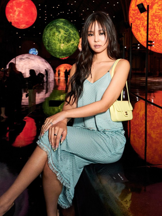 Đại mỹ nhân bị bỏ quên ở show Chanel, nghe tuổi mà giật mình- Ảnh 7. Đại mỹ nhân bị bỏ quên ở show Chanel, nghe tuổi mà giật mình- Ảnh 7.