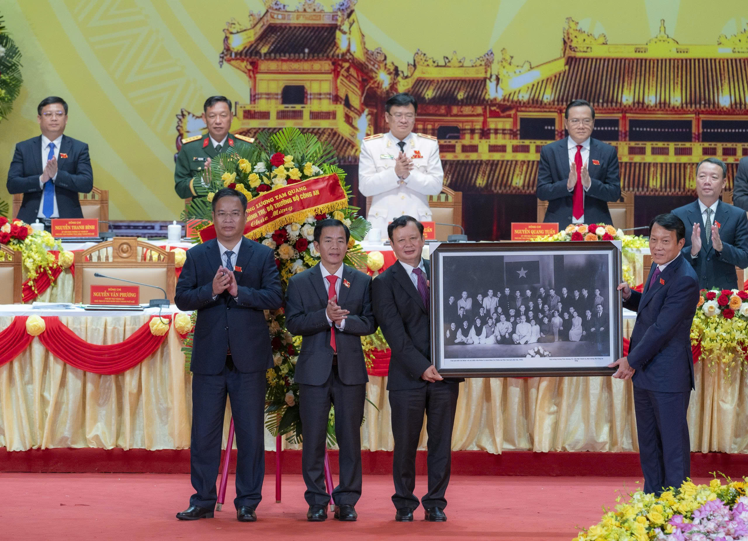 Đại hội Đảng bộ TP.Huế: xây dựng Huế phát triển xanh- thông minh giàu bản sắc - Ảnh 3.