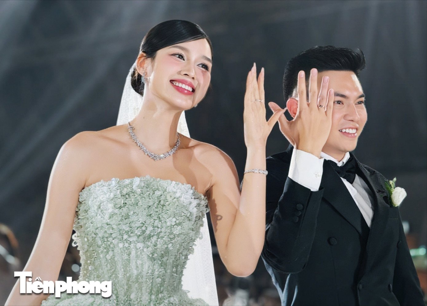 Lý do đám cưới Đỗ Thị Hà tạo cơn sốt mạng xã hội - Ảnh 1.