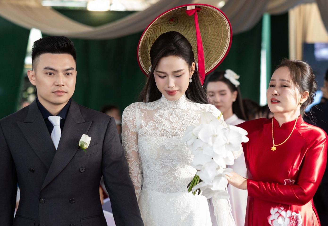 Lý do đám cưới Đỗ Thị Hà tạo cơn sốt mạng xã hội - Ảnh 3.