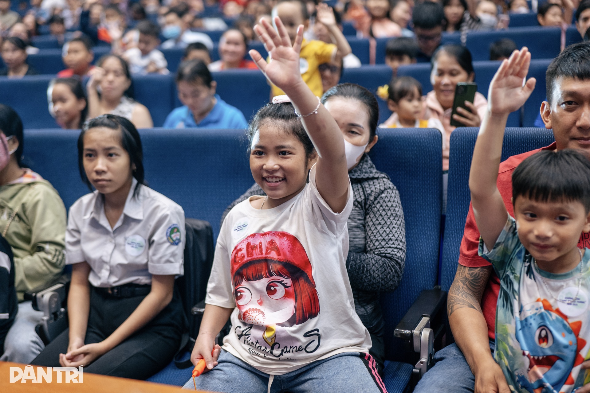 Dàn hoa hậu, á hậu và nghệ sĩ rộn ràng phá cỗ cùng 1.000 trẻ em ở TPHCM - 1