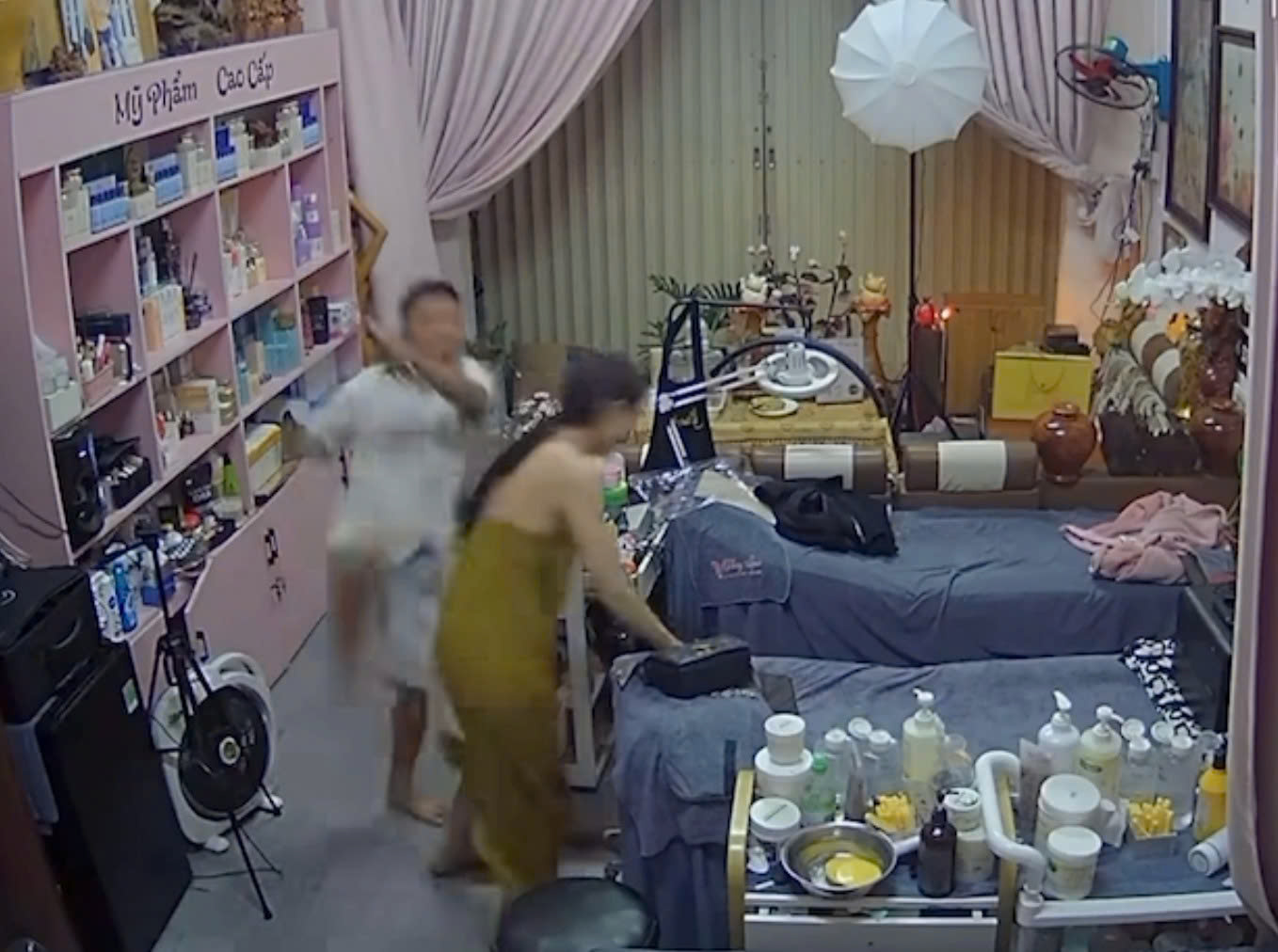 Phân định pháp lý vụ người phụ nữ bị chồng cũ đánh dã man - Ảnh 1.