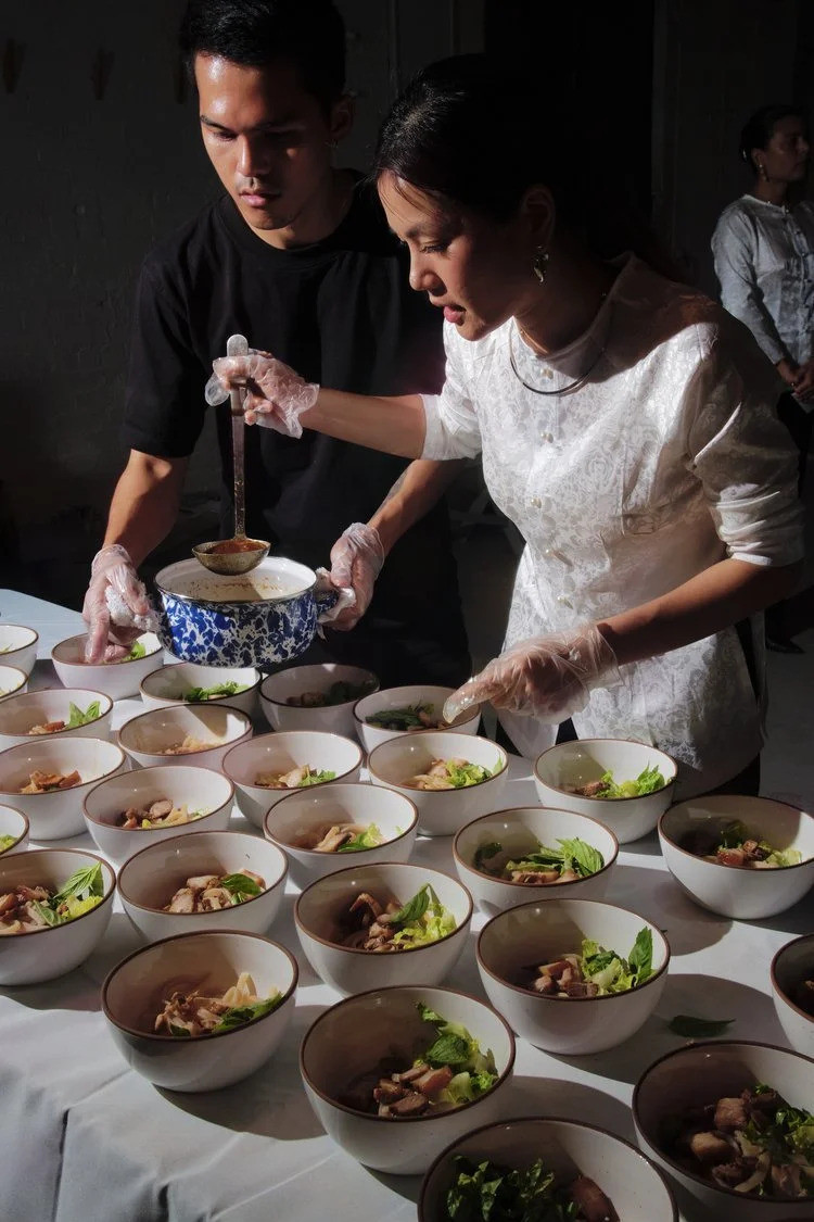 Đầu bếp Việt nấu mâm cỗ đặc sản tại Mỹ thu hút thực khách - Ảnh 1.
