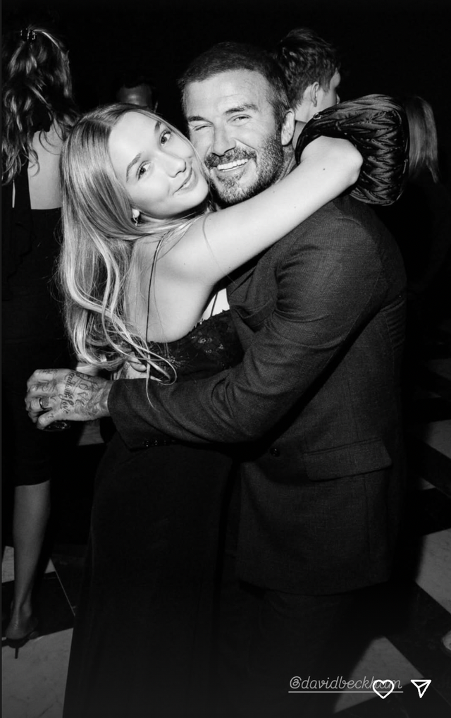David Beckham khiến con gái út - Harper - 