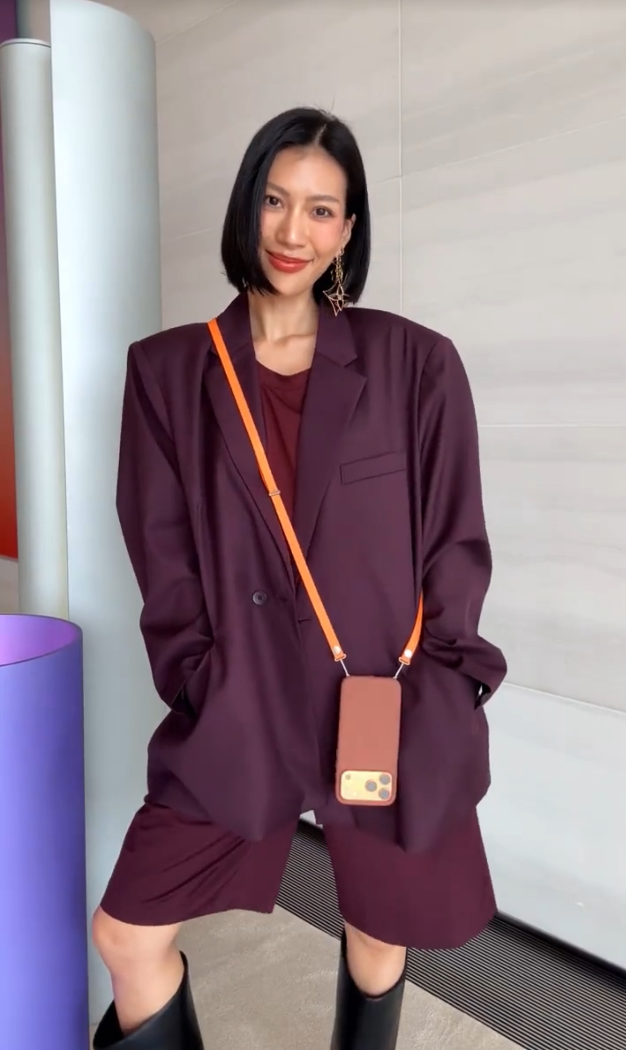 Dây đeo iPhone 17 của Apple biến thành phụ kiện thời trang mới, có đẹp không mà bán tới 1,4 triệu?- Ảnh 5.