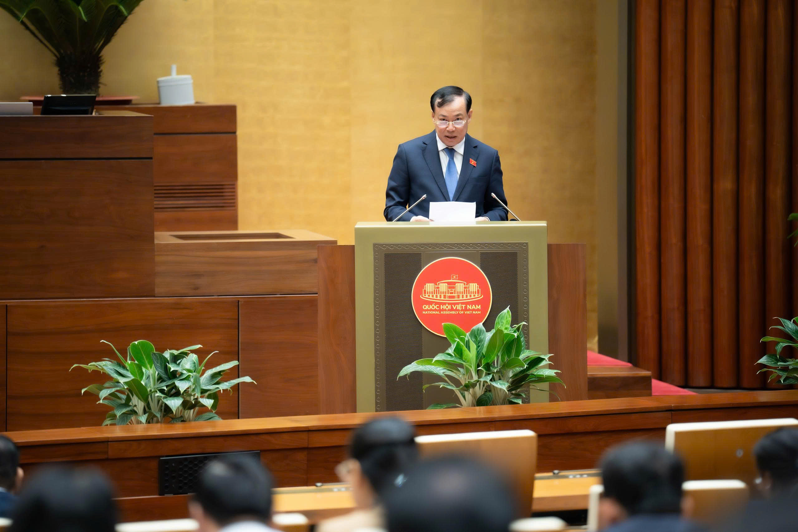 Đề nghị cấm dùng AI mô phỏng khuôn mặt người nổi tiếng để lừa đảo, bôi nhọ - Ảnh 1.