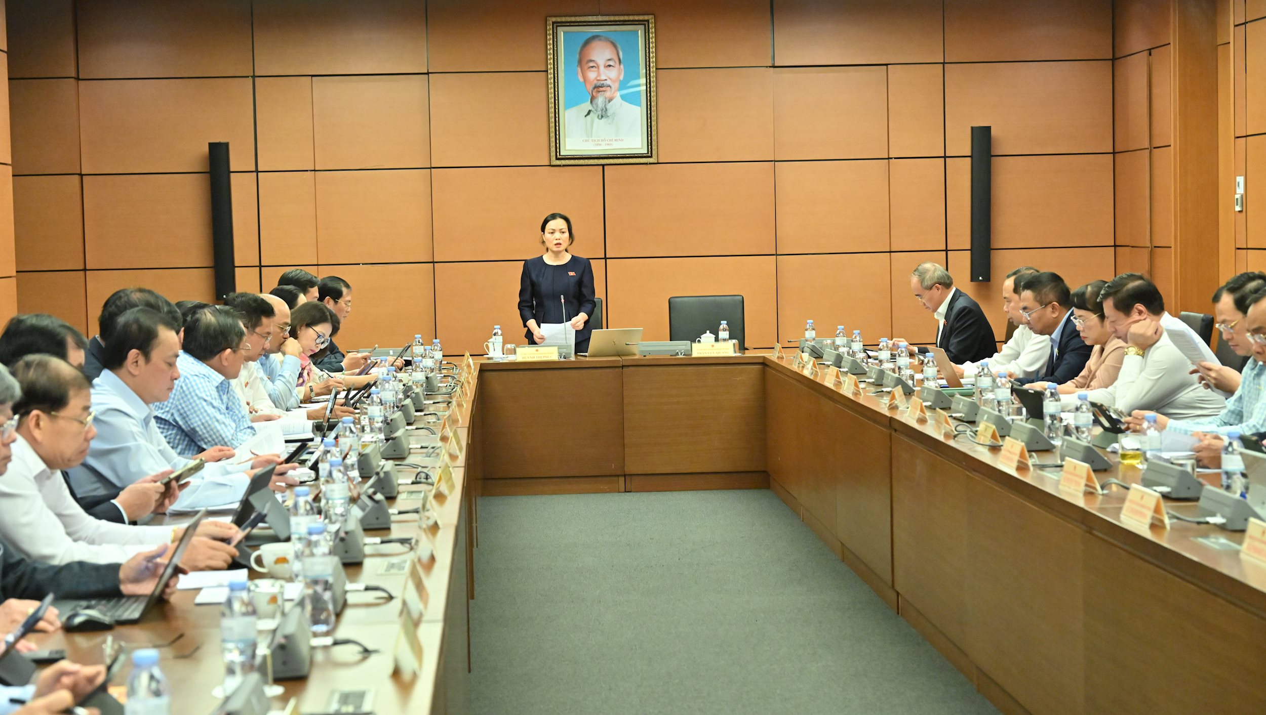 Đề xuất thí điểm lập cơ quan báo chí truyền thông chủ lực đa phương tiện ở TP.HCM, Hà Nội - Ảnh 3.