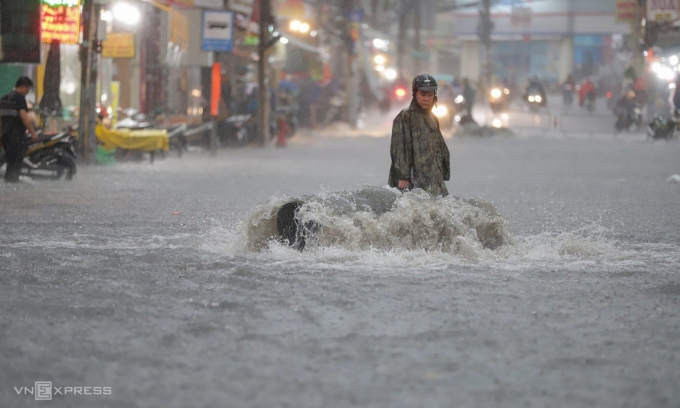 Khu vực chợ Thủ Đức trong lần mưa ngập. Ảnh: Quỳnh Trần